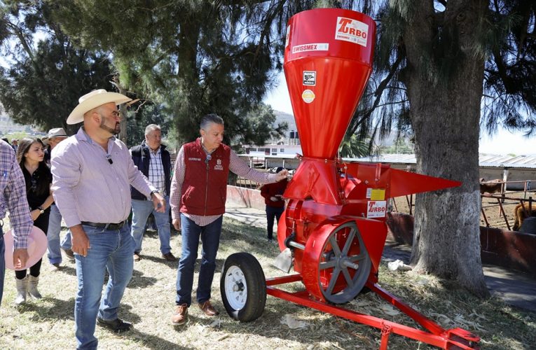 Michoacán impulsa sector ganadero con entrega de nueva maquinaria 